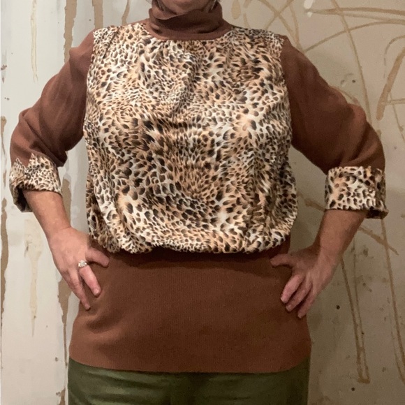 Robertson Los Angeles Animal Print Silky Turtleneck - Picture 1 of 4